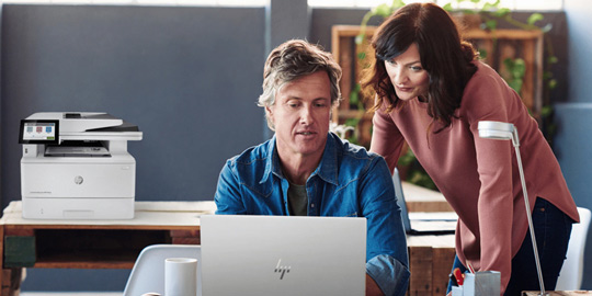 hp laptop presenting